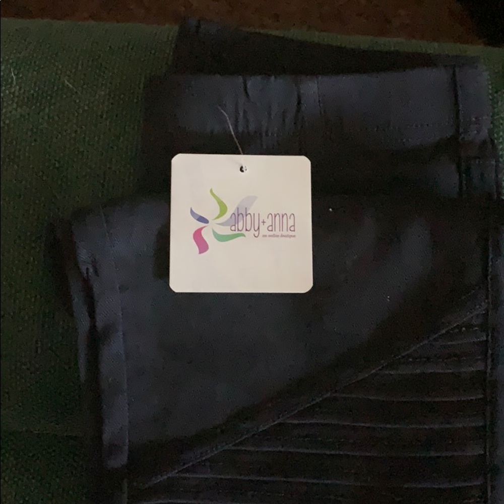4/$20🛍NWT Abby+Anna Navy Blue Moto Leggings
